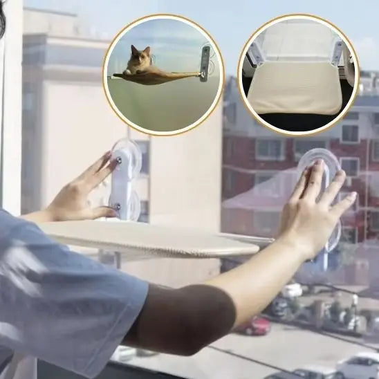 Hamac chat fenĂȘtre UltraCozy avec ventouses; plateau tenu par des mains
