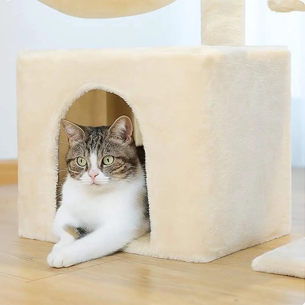 Arbre à chat compact beige avec ouverture en tunnel et coussin intérieur moelleux
