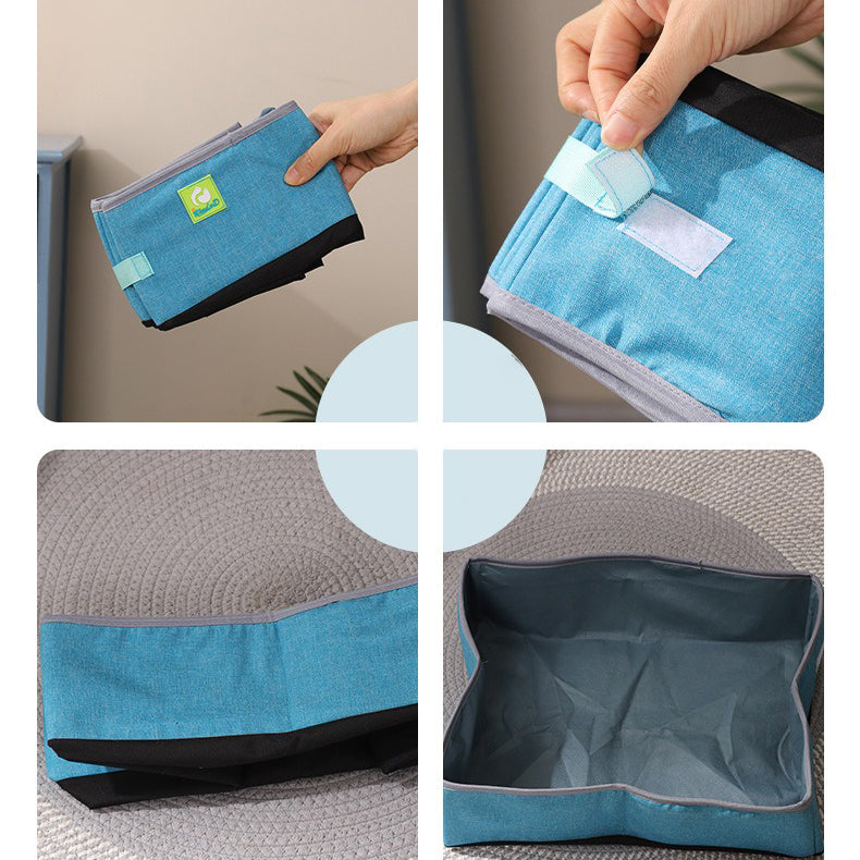Bac à litière pliable bleu, sangle et bords repliés, intérieur gris visible.