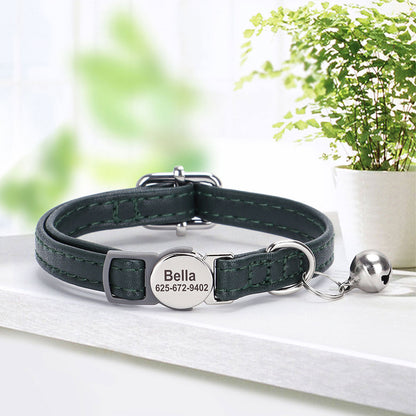 Collier pour chat en cuir PU vert foncé avec plaque gravée “Bella” et clochette