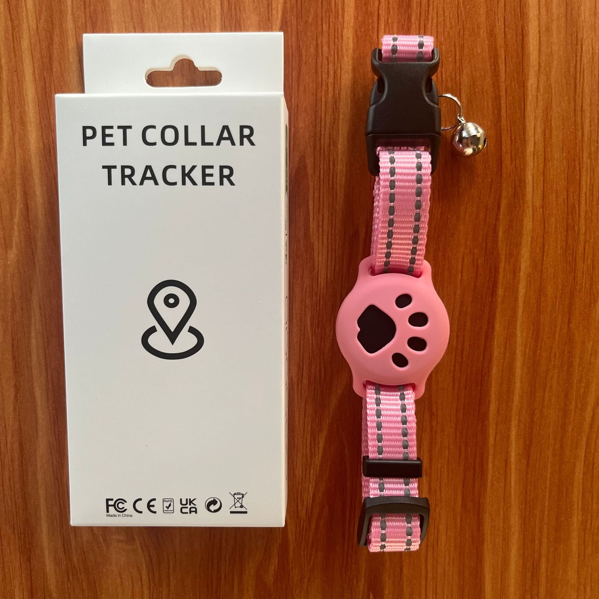 Collier GPS traceur rose, sangle tressée et pendentif grelot avec motif patte