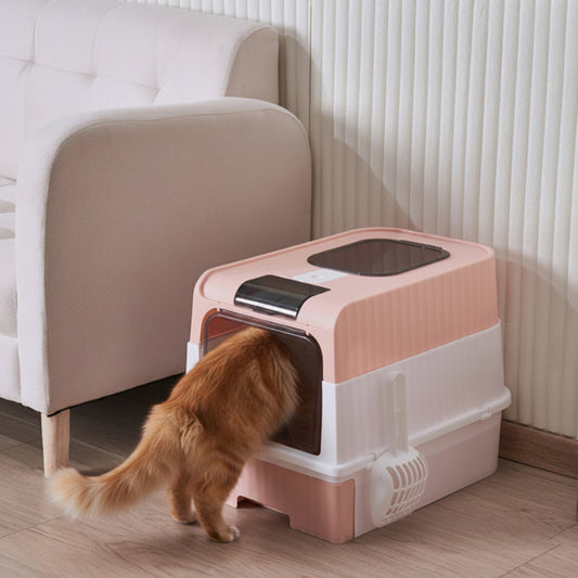 Bac à litière fermé rose et blanc, chat entrant par la porte avant