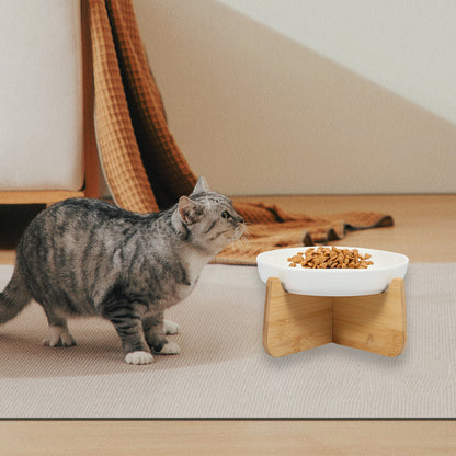 Gamelle surélevée pour chat : bol blanc en céramique sur support en bois