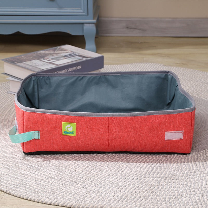 Bac à litière pliable pour chat en tissu Oxford rouge, intérieur gris foncé.