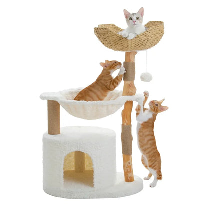 Arbre à chat moderne avec hamac, panier en osier suspendu et plateformes en peluche