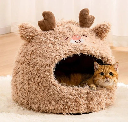 Panier pour chat rond en peluche beige, ouverture frontale, chat roux à l’intérieur.