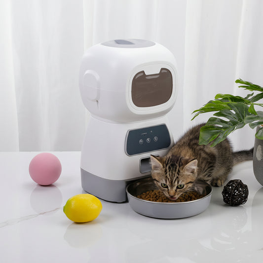 Distributeur de croquettes pour chat connecté blanc, bol inox et façade avec trappe noire