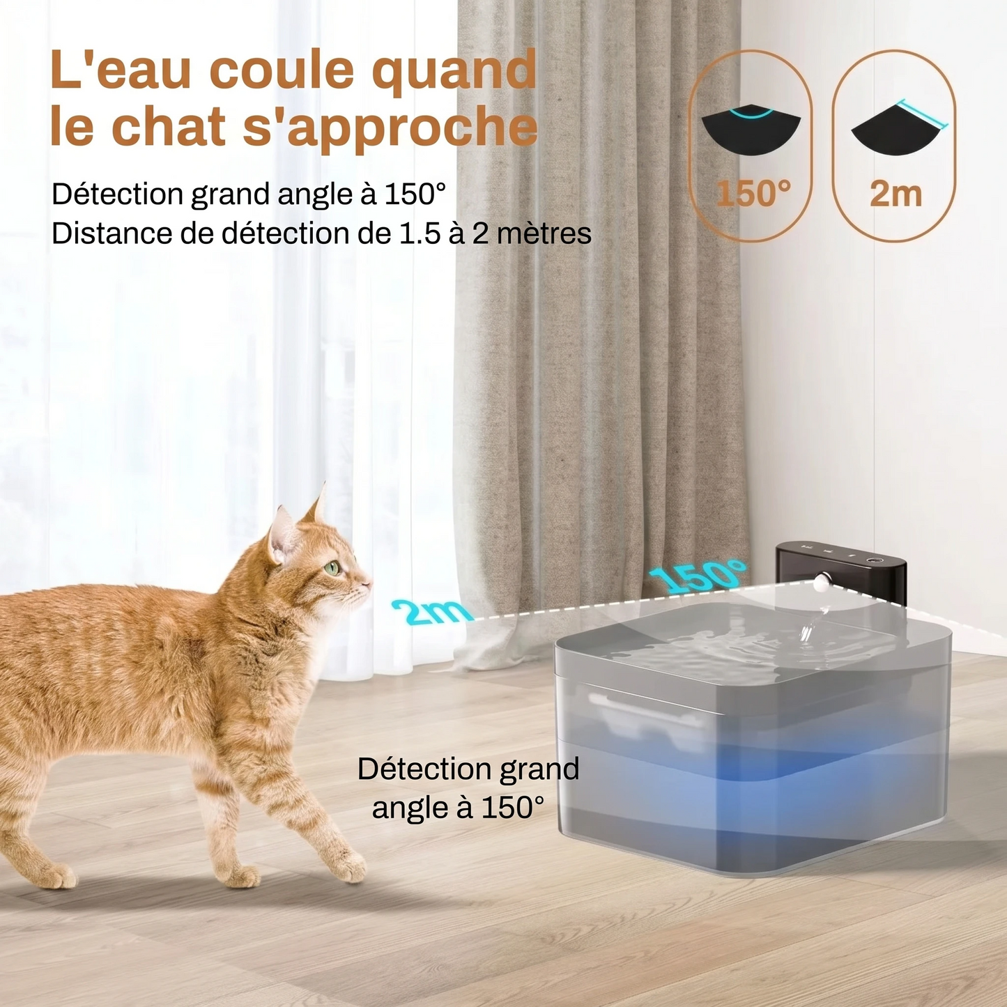 Fontaine à eau pour chat noire ronde avec bec; chat tigré à proximité sur sol clair