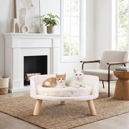 
 Lit pour chat sur pieds en bois taille L — deux chatons roux et blanc reposés ensemble dans un salon lumineux

