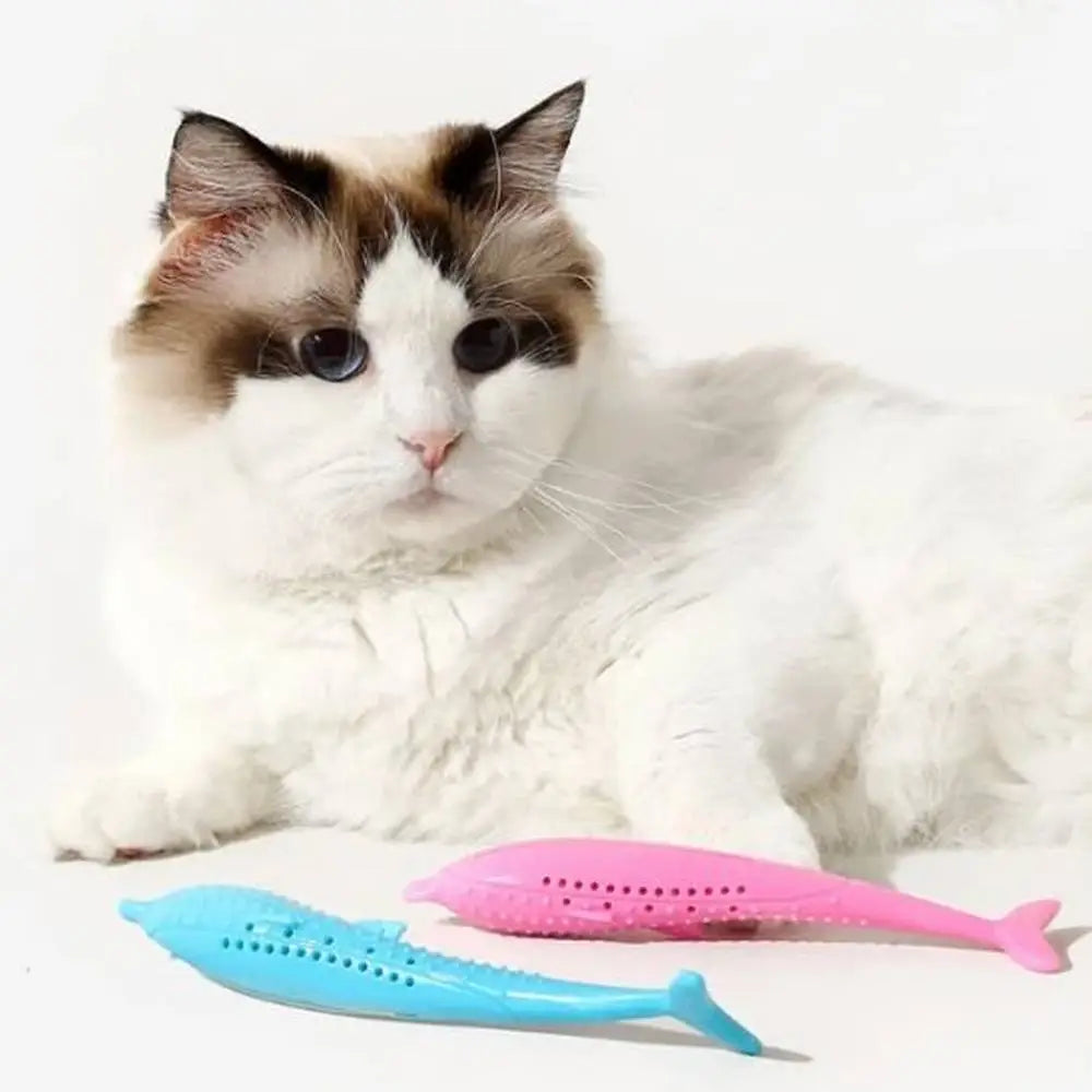 Jouet pour chat Instinct+ : deux poissons, bleu et rose, perforations sur le corps