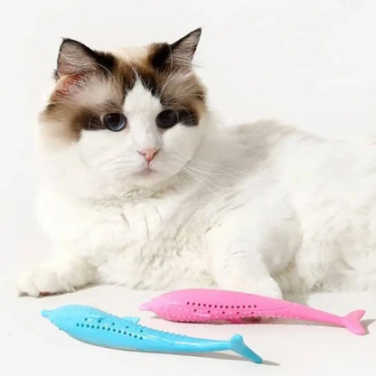 Jouet pour chat Instinct+ : deux poissons, bleu et rose, perforations sur le corps
