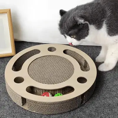 Grattoir chat rond en carton ondulé beige, rainures incurvées et trou central.