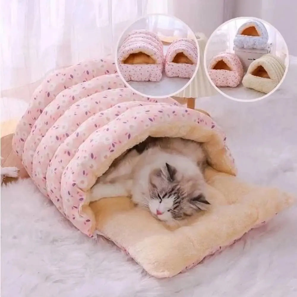 Panier pour chat Cosy Design: lit en boule rose à motifs, chat à l’intérieur, capuche ouverte
