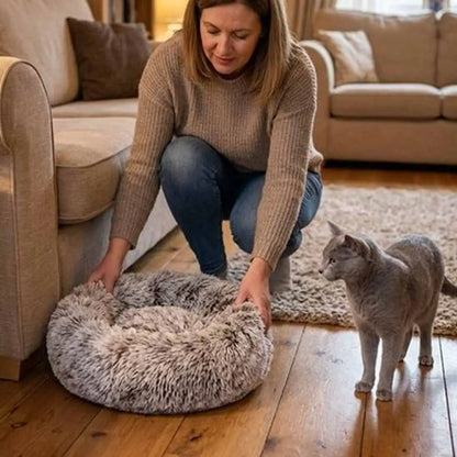 Coussin pour chat en peluche grise, forme ronde et rebords épais