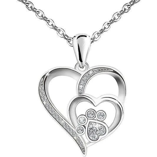 Collier à pendentif cœur argenté, motif patte de chat et strass brillants.