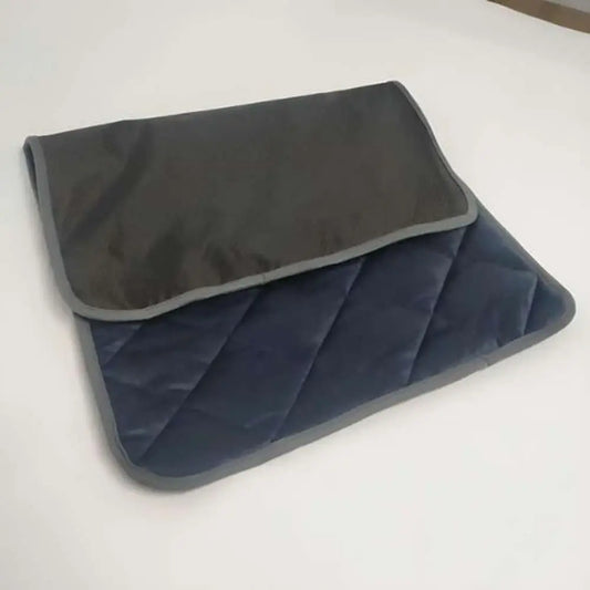 Tapis pour chat auto-chauffant bleu foncé à surpiqûres, bord gris