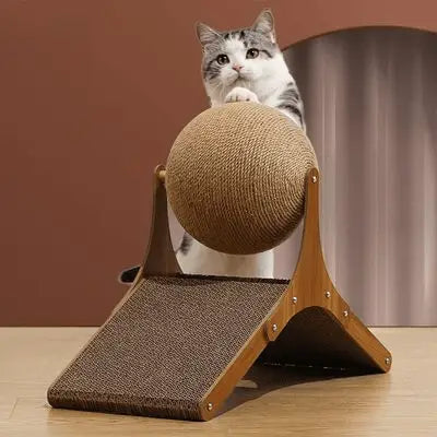 Griffoir pour chat avec boule en sisal beige sur rampe triangulaire en bois