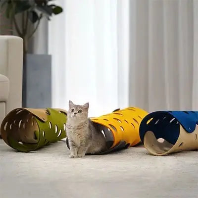 Tunnel pliable pour chat jaune, bleu et vert, avec ouvertures rondes.