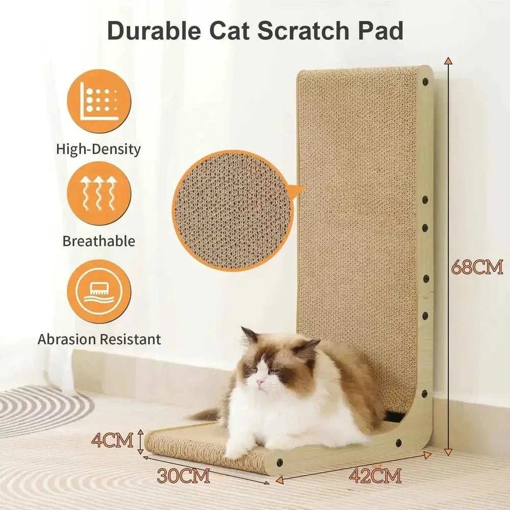 Griffoir pour chat vertical en tissu beige, vue d’ensemble avec cadre clair et chat.