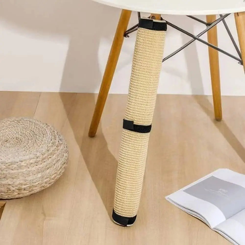 Griffoir pour chat sur poteau en sisal beige, embouts noirs
