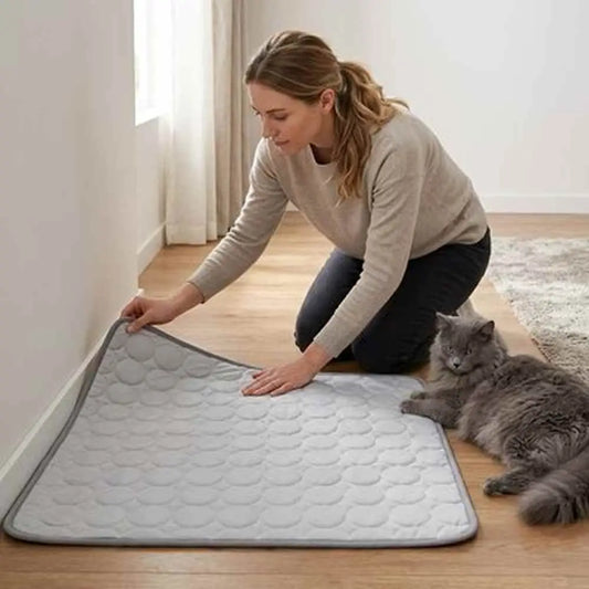Tapis rafraichissant pour chat gris à relief en pastilles, pour couchage au sol