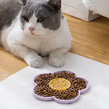 Tapis de léchage en forme de fleur violet avec zone centrale à picots