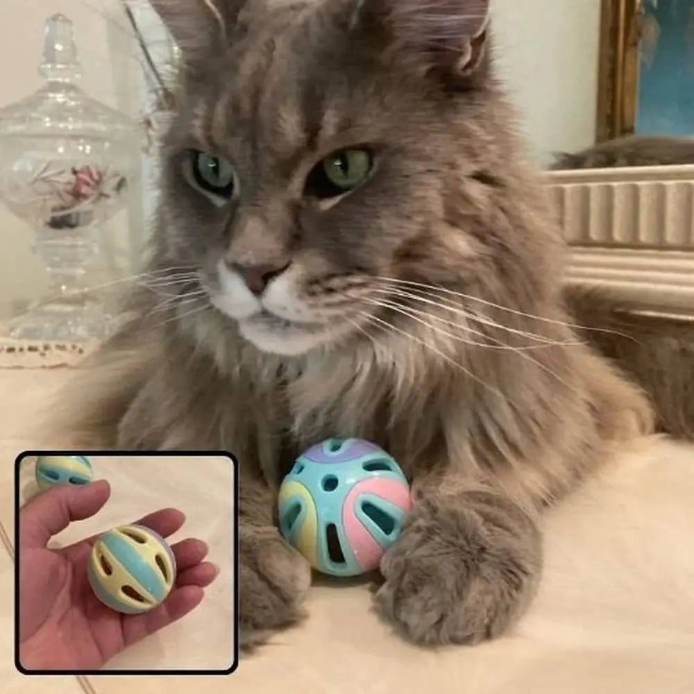 Balle interactive pour chat, sphère bleue avec rayures rose et vert.