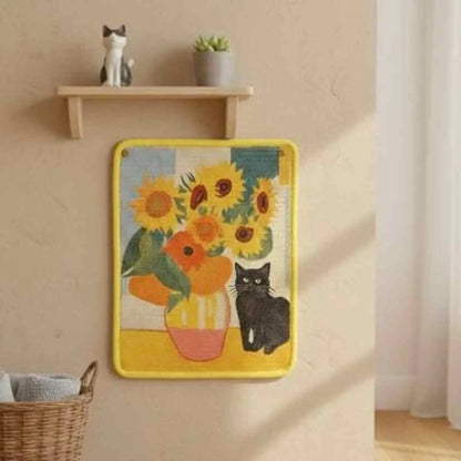 Griffoir pour chat mural avec cadre jaune et motif bouquet de tournesols et chat noir.