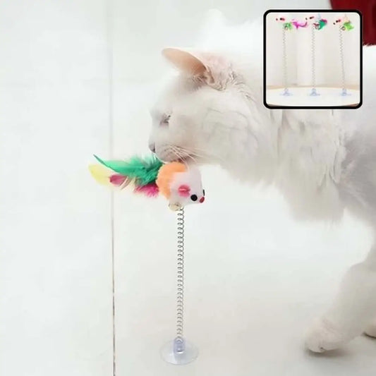 Jouet pour chat avec tige en métal, ventouse et plumes multicolores sur une souris en peluche.