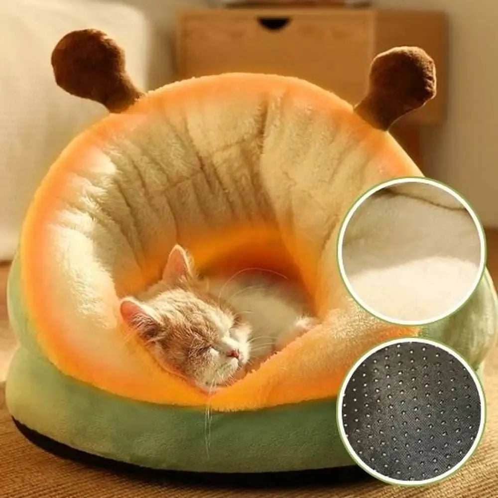 Panier pour chat cocon douillet orange avec base vert foncé, intérieur pelucheux.