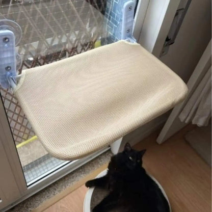 Hamac chat fenêtre UltraCozy avec coussin beige en tissu sur rail, côté intérieur