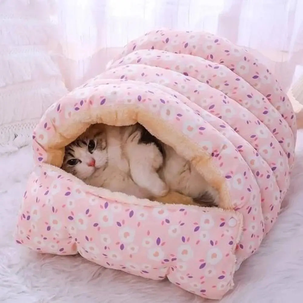 Panier pour chat Cosy Design: cabane gonflée rose à motifs, bords rembourrés, chat à l’intérieur