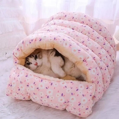 Panier pour chat Cosy Design: cabane gonflée rose à motifs, bords rembourrés, chat à l’intérieur