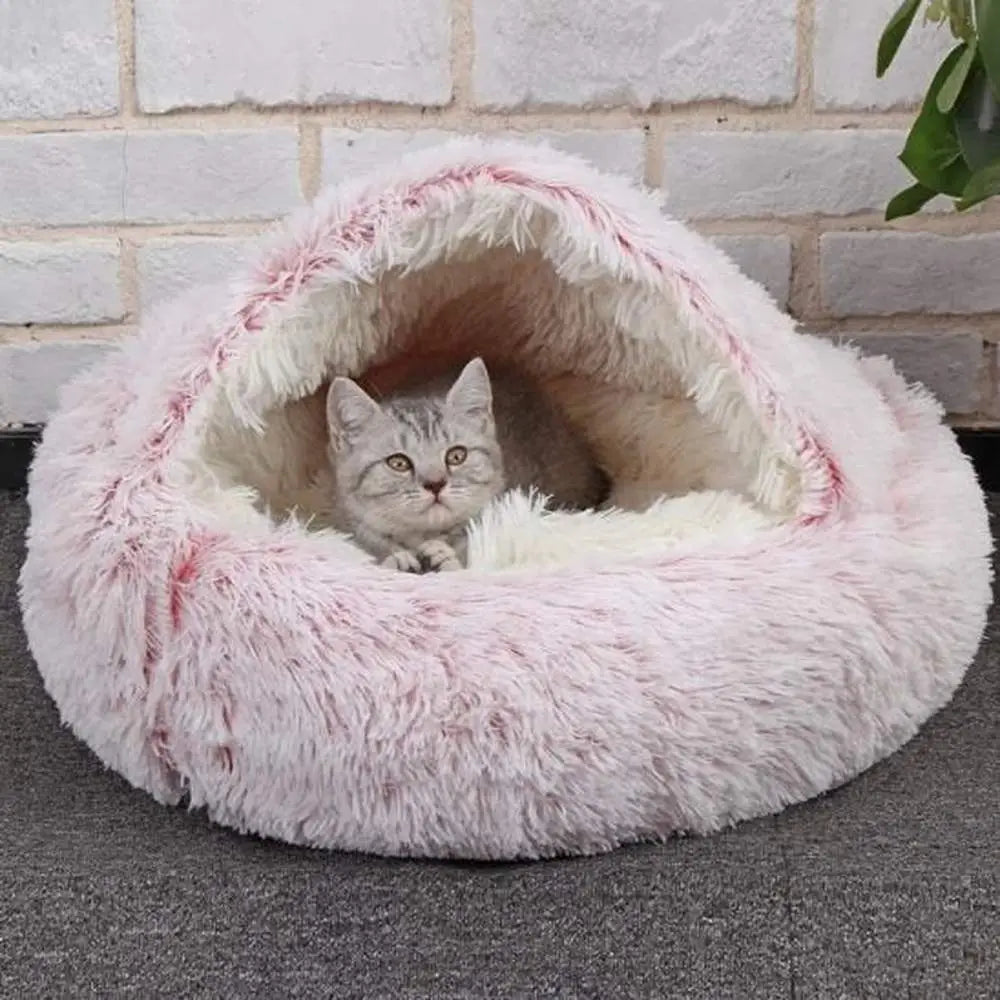 Panier pour chat Cocooning en peluche rose, forme ronde, intérieur chaud beige.