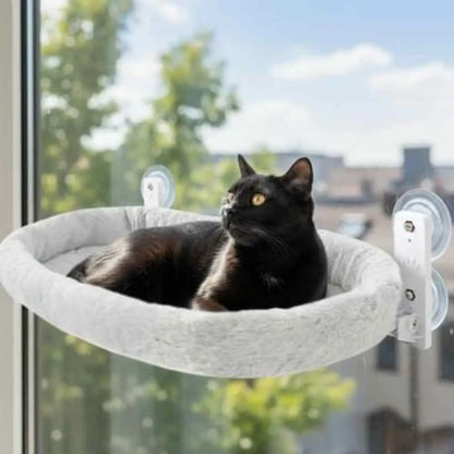 Hamac pour chat en tissu gris clair, coussin arrondi et fixations à ventouses