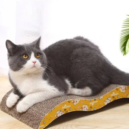 Griffoir pour chat courbé, surface à griffer gris clair et bord jaune à motifs