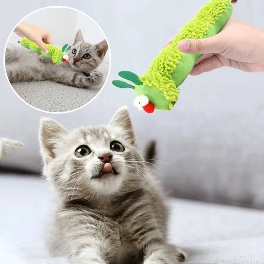 Jouet interactif pour chat vert en peluche, avec souris blanche à nez rouge.