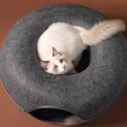 Lit pour chat Royal Douillet gris foncé, coussin épais et ouverture ovale, bord replié.