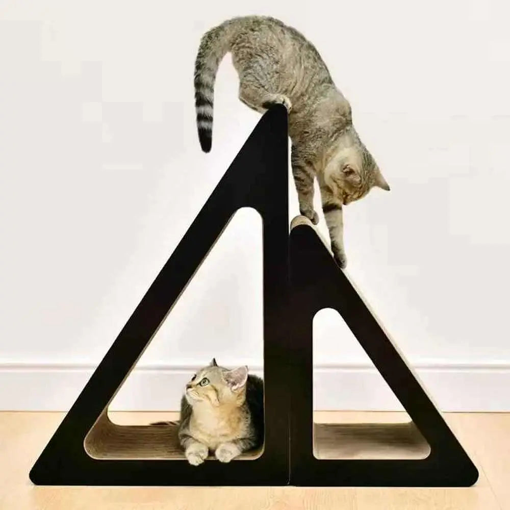 Griffoir triangulaire 2 en 1 pour chat, tissu beige texturé et cadre noir en forme de A