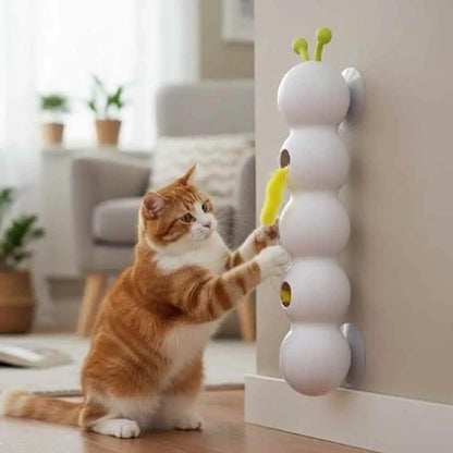 Jouet interactif pour chat blanc à antennes vertes, chat roux agrippé au jouet