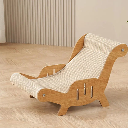 Fauteuil-griffoir pour chat beige en sisal tissé et structure en bois clair, vue latérale
