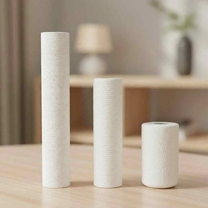Ensemble de griffoirs cylindriques en sisal beige: trois poteaux de tailles différentes.