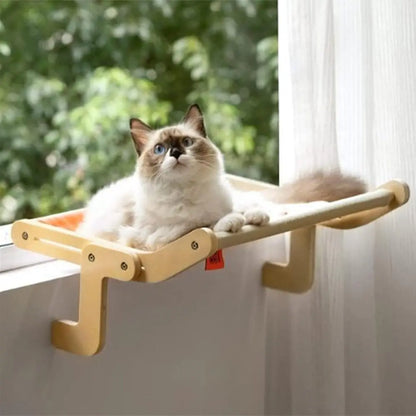 Plateforme de lit suspendu pour chat en bois clair, coussin beige et rebord