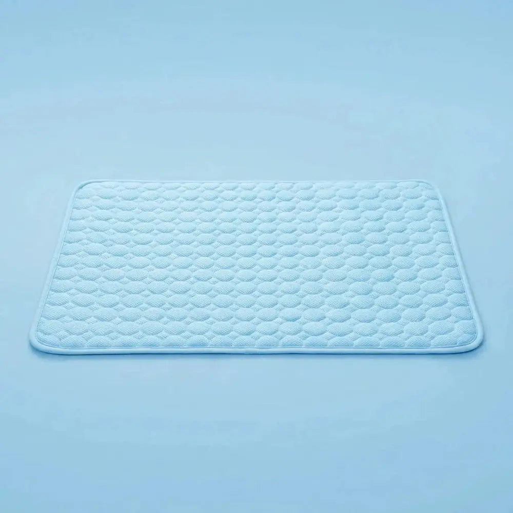 Tapis rafraîchissant pour chat bleu, face supérieure matelassée avec bords cousus