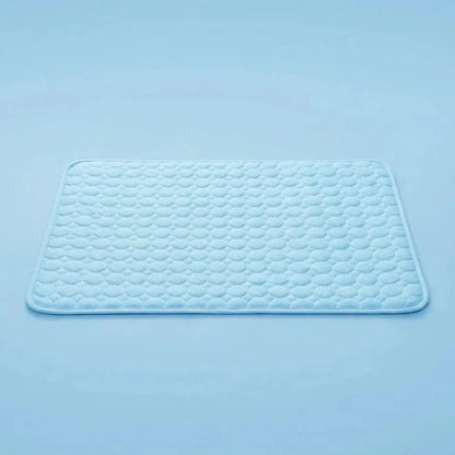 Tapis rafraîchissant pour chat bleu, face supérieure matelassée avec bords cousus