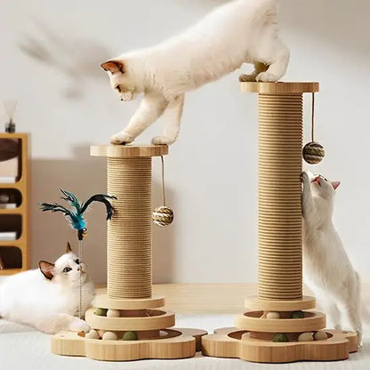 Arbre à chat en bois avec deux poteaux à griffer, plateformes rondes et balle suspendue