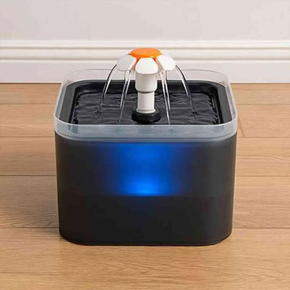 Fontaine à eau pour chat HydroSilence, base noire et réservoir avec jet à LED bleue