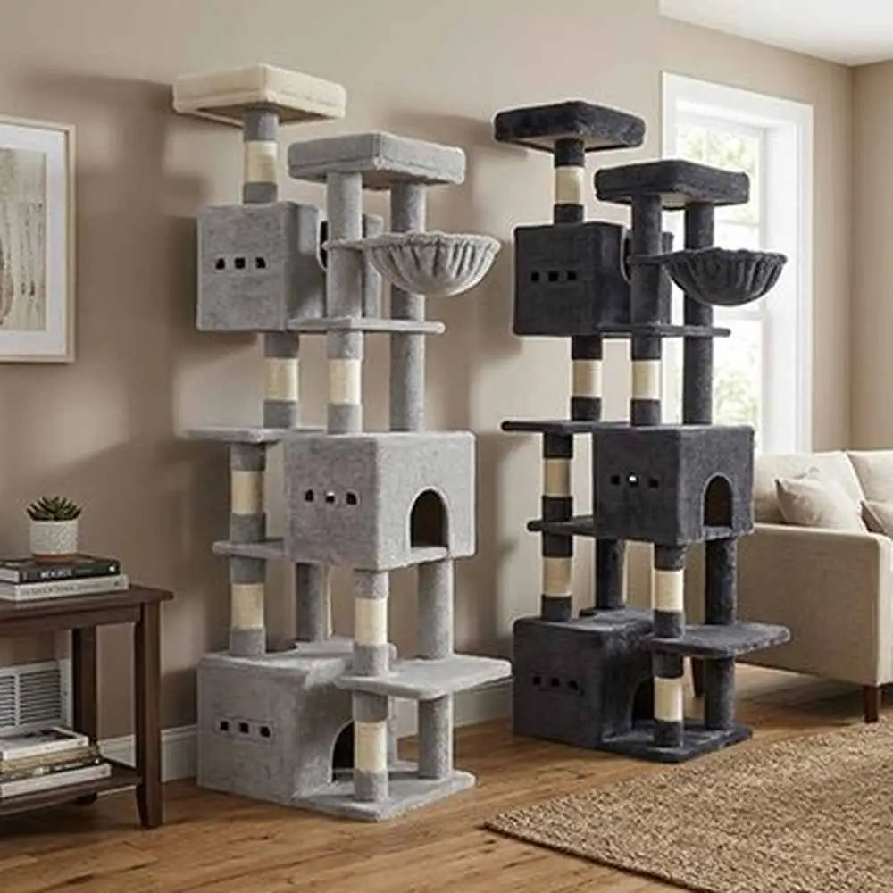 Arbre à chat gris clair et gris foncé : plateformes, poteaux à griffer et hamac suspendu.