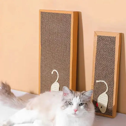 Griffoir pour chat rectangulaire en carton beige, surface rugueuse brune et souris en tissu