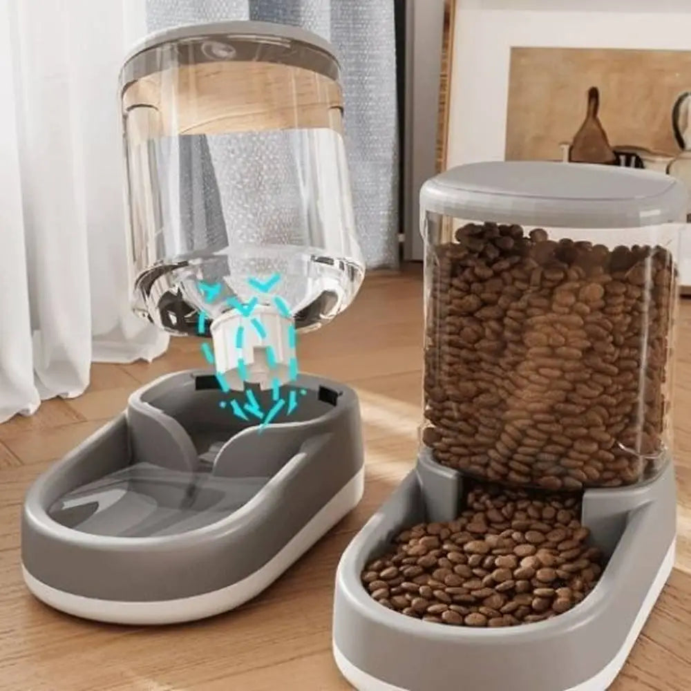 Distributeur de croquettes pour chat SmartFeed gris, réservoir transparent et bol avec croquettes